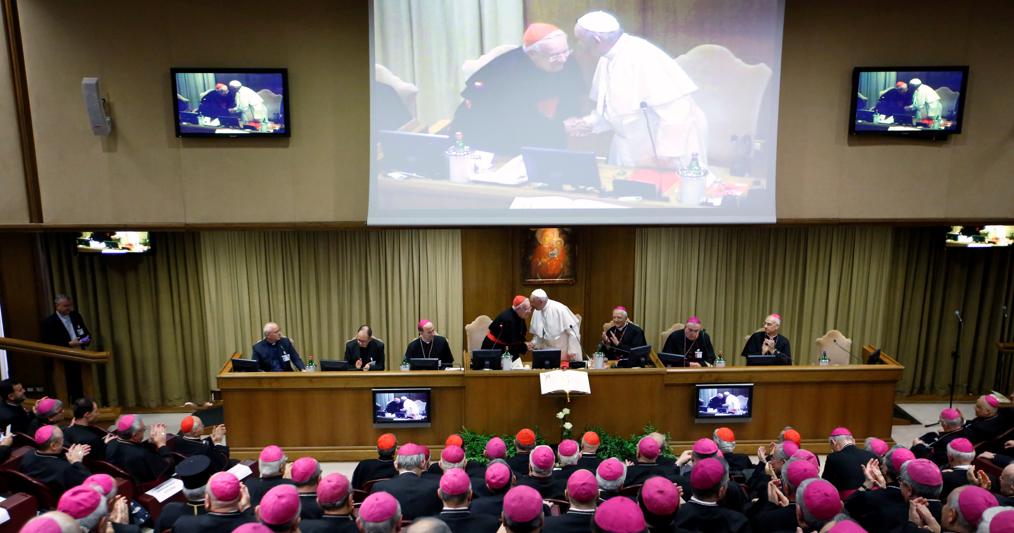 Papa Francesco è intervenuto nel 2019 alla conferenza della Cei in Vaticano (foto Reuters) 