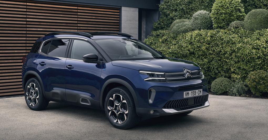 Cambiamenti. La vettura è stata rivoluzionata nel frontale e negli interni. I motori restano quelli noti: 1.2 benzina, 1.5 turbodiesel diesel e ibrido plug-in 