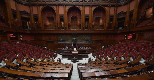 Camera, la proposta dei relatori: chi cambia casacca perde ...