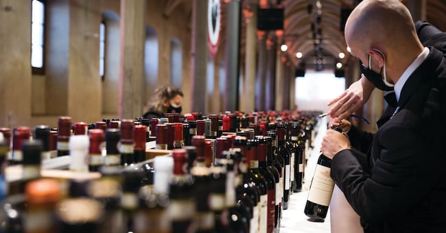 Dopo la giornata di apertura domani , per una settimana si susseguiranno le presentazioni delle etichette a Firenze come il Chianti Classico alla stazione Leopolda (il 20) e su tutto il territorio regonale