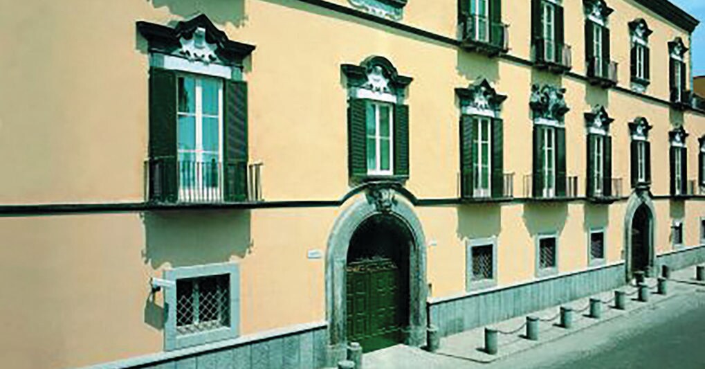 Sede storica. Palazzo Vallelonga, sede della Bcp che ha origini nel 1888 
