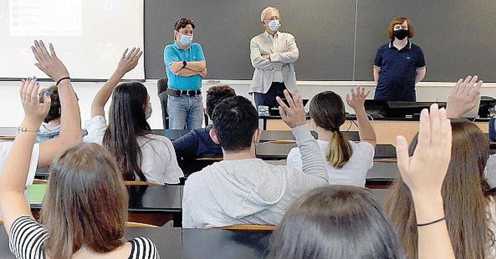 Allarme. Il ministro Bianchi ha detto che il calo atteso degli alunni sarà a “ondate” di 110-120mila ragazzi in meno ogni anno 