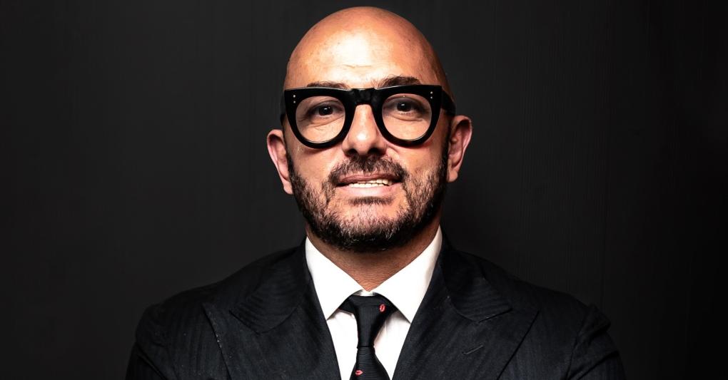 Self Made Man. Roberto Costa con la sua RC Group ha aperto 6 ristoranti nella capitale britannica, tutti chiamati Macellaio e una CasaCosta, bottega di prodotti italiani con ristorante segreto. Viene da una famiglia di Genova, dove ha iniziato con la ristorazione. 