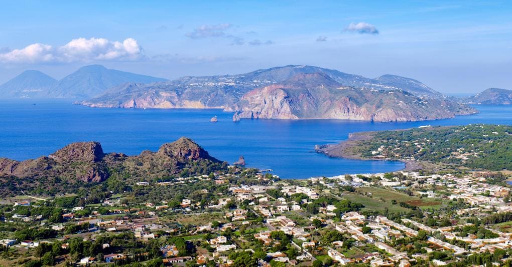 Terremoto, due forti scosse al largo delle isole Eolie, nel mare Sicilia