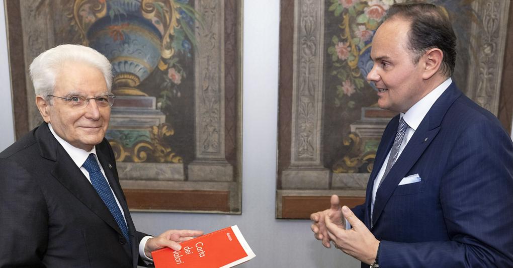  Il presidente della Fondazione Altagamma consegna la Carta dei Valori al presidente della Repubblica Sergio  Mattarella  