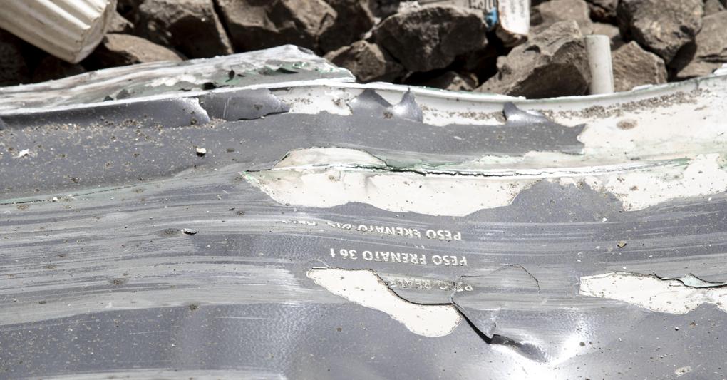 Un rottame nei pressi della galleria Serenissima dove un treno è rimasto coinvolto in un incidente sulla linea dell’Alta Velocità Torino-Roma, 3 giugno 2022. (ANSA/MASSIMO PERCOSSI) 