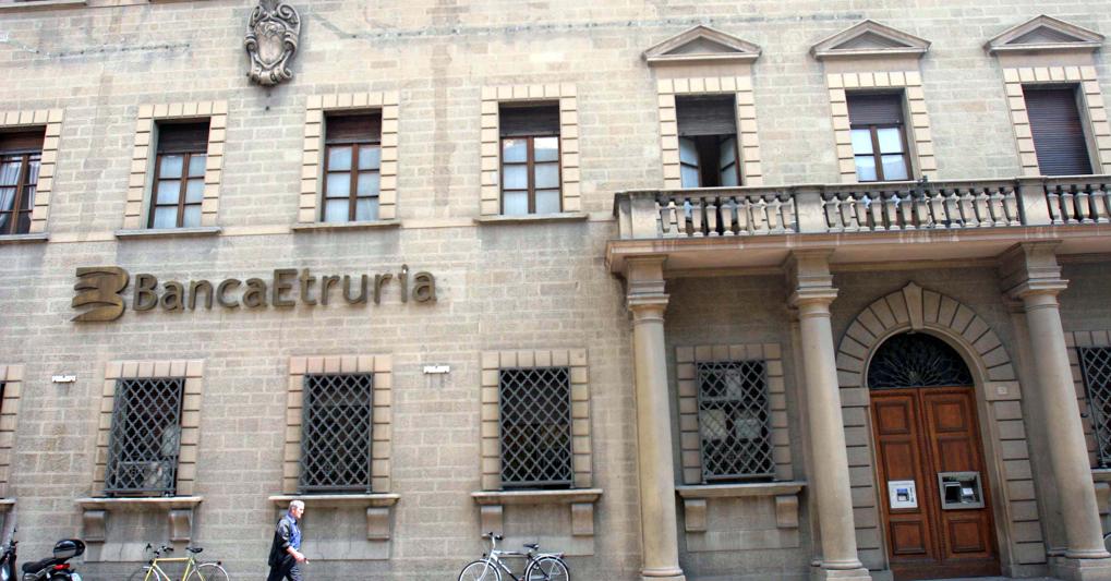 Banca Etruria: tutti assolti sulle consulenze d’oro, anche Boschi padre