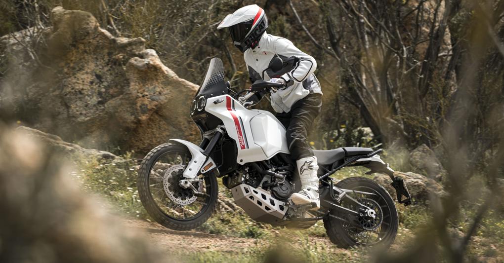 Uno sviluppo consacrato al fuoristrada, unito alle competenze stradali Ducati, hanno dato vita a una moto reattiva e maneggevole, a proprio agio 