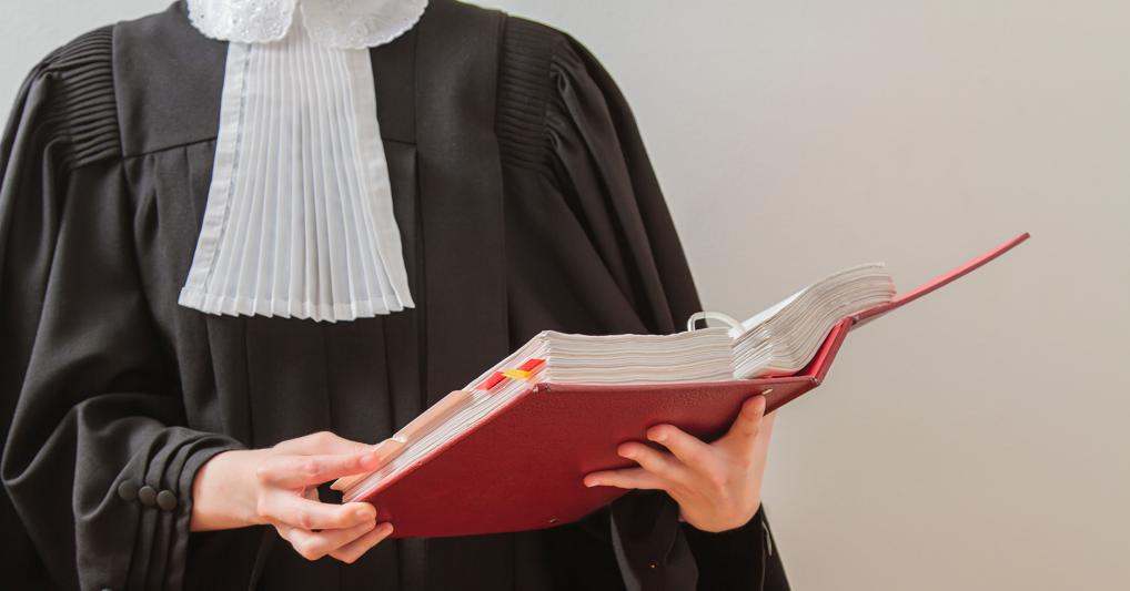 A 36 anni ancora senza laurea e il giudice blocca l'assegno ...