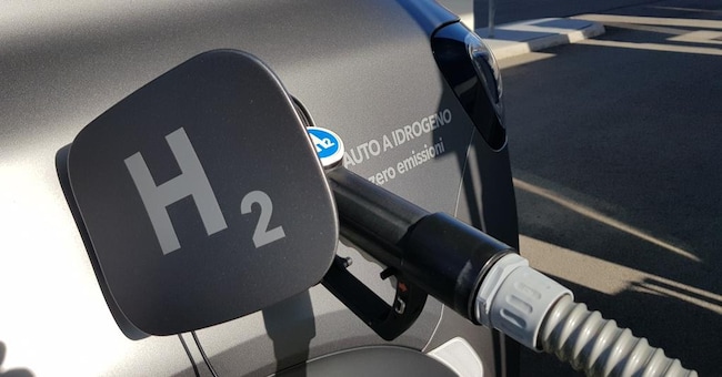 Eccellenze. L'Autostrada ha incaricato l'Istituto per le Innovazioni Tecnologiche Bolzano di redigere uno studio di fattibilità per una rete di punti di distribuzione di idrogeno