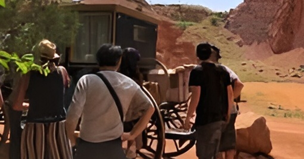 Tolo Tolo. La troupe al lavoro nella cava di Spinazzola 