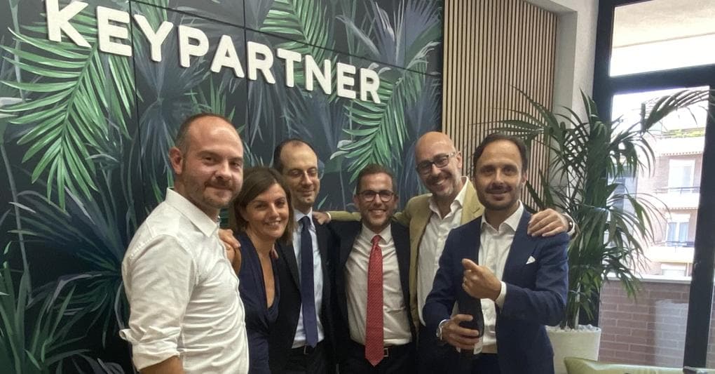  Firma  per la acquisizione di Om Team 