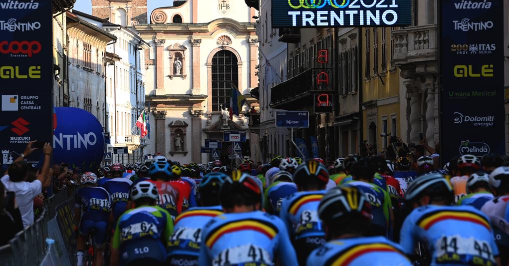 A Trento. Hanno attraversato il centro storico i partecipanti ai campionati europei di ciclismo su strada 2021, che si sono svolti nella provincia alpina dall'8 al 12 settembre dello scorso anno 