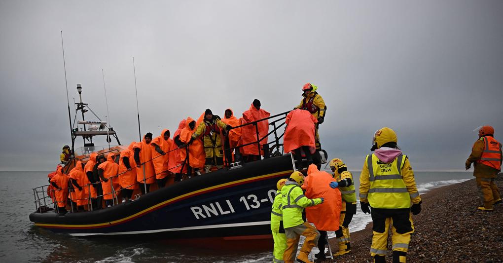 Migranti sulla Manica (Afp) 