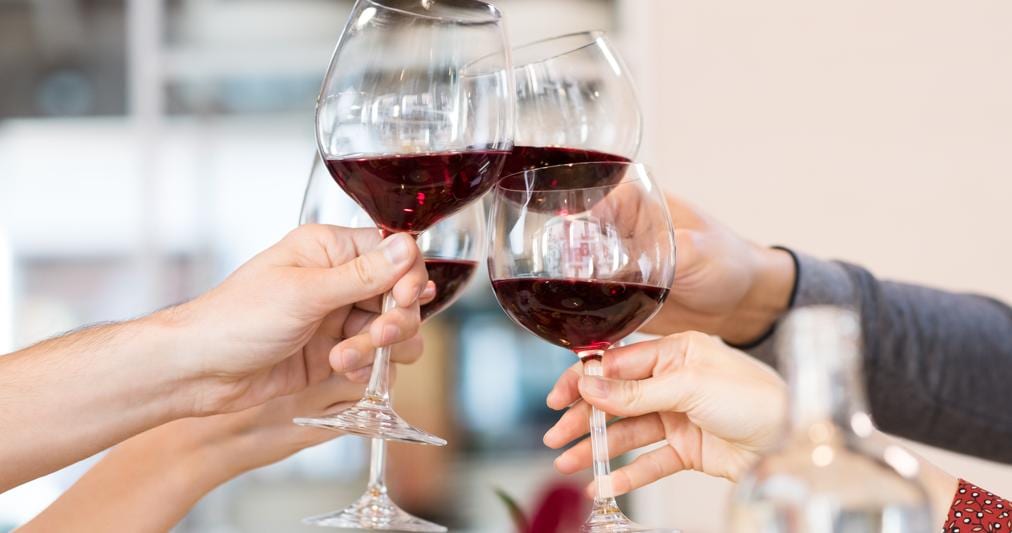 Etichette vino, l’obiettivo Ue: entro il 2025 ridurre consumo al...