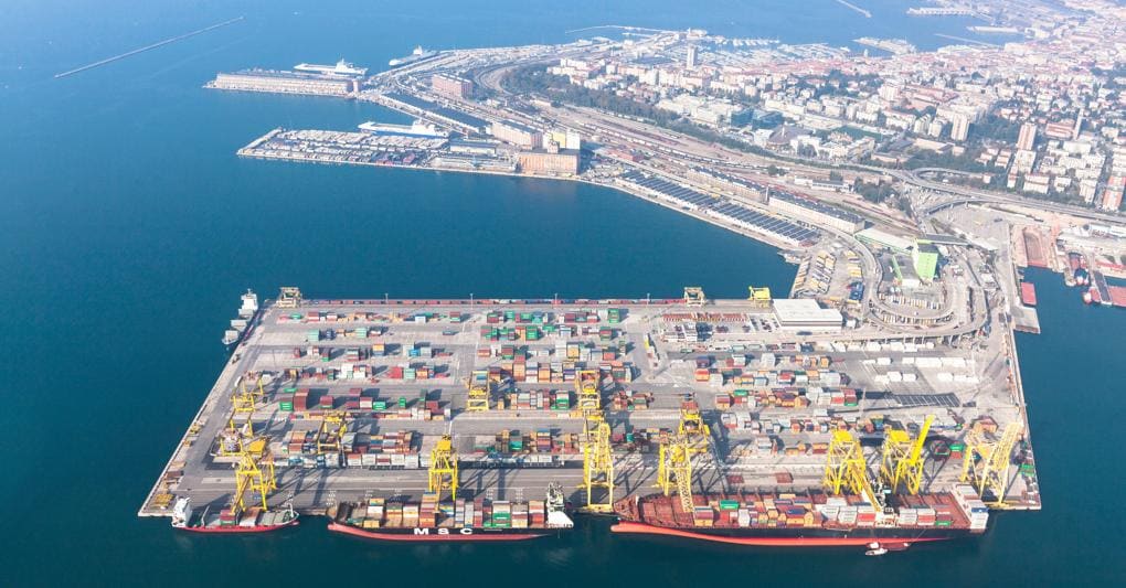 Il porto di Trieste (Imagoeconomica) 