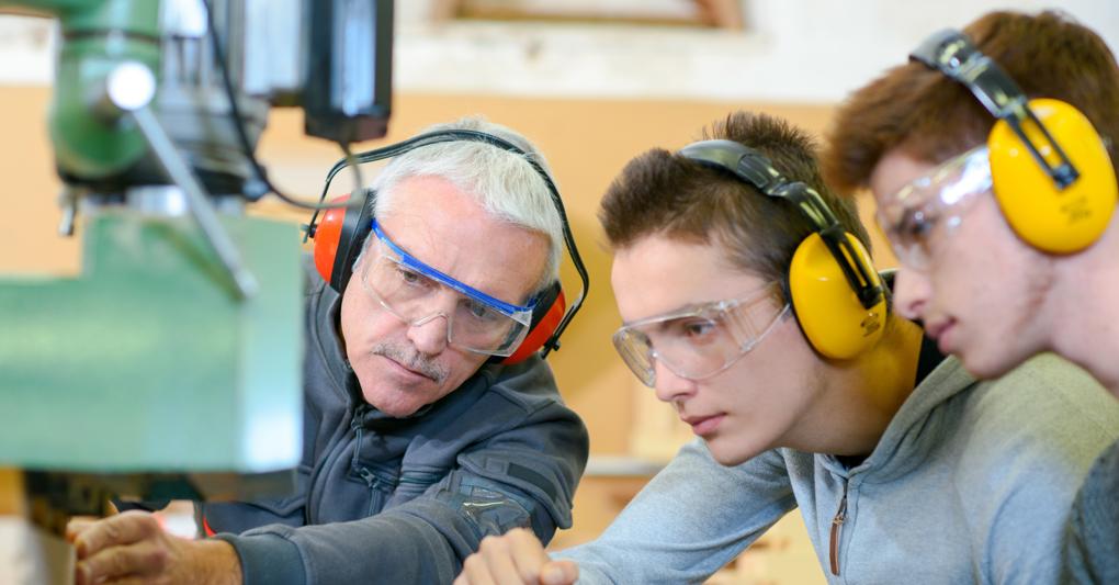 Formazione. La ratio della staffetta è anche il trasferimento delle conoscenze ai neoassunti (Adobe Stock) 