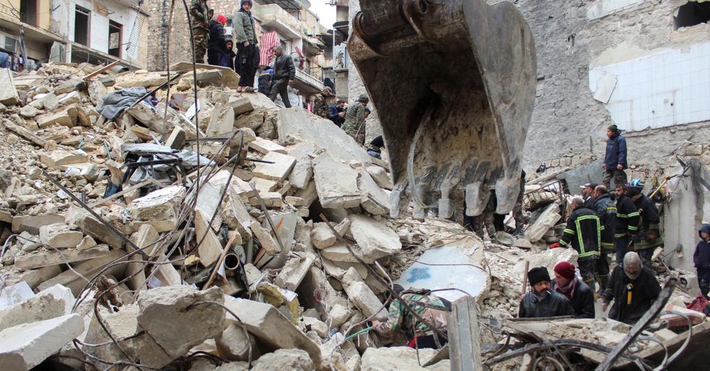 Macerie ad Aleppo dopo la forte scossa di terremoto (Reuters) 