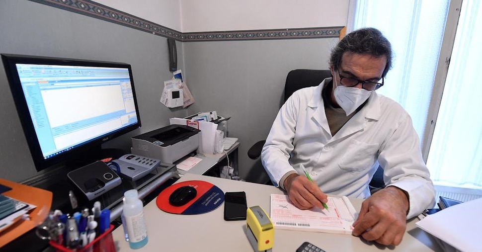 Medici di famiglia dipendenti e in Casa di comunità? Ecco tutti i dubbi giuridici e non solo