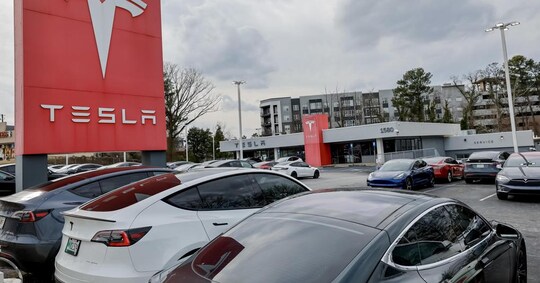 Tesla richiama oltre 360mila auto: sotto accusa il software ...
