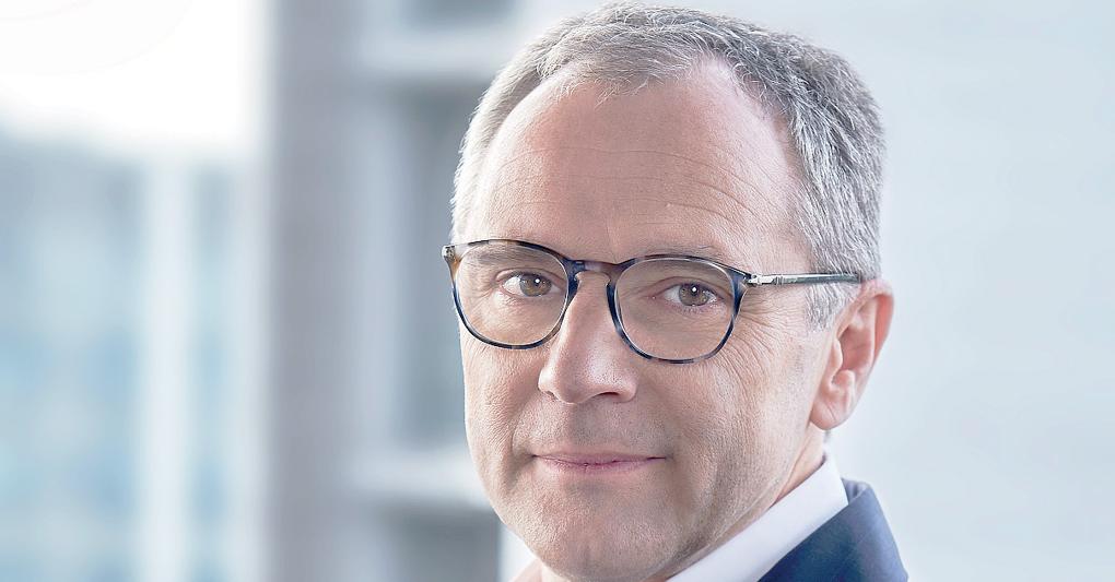 25 anni alla Ferrari. Stefano Domenicali dopo essersi laureato in Economia e Commercio a Bologna ha iniziato la sua carriera in Ferrari nel 1991, arrivando ad essere dal 2008 al 2014 Team Principal della Scuderia. Dal 2020 è presidente e ad di Formula 1 Group 