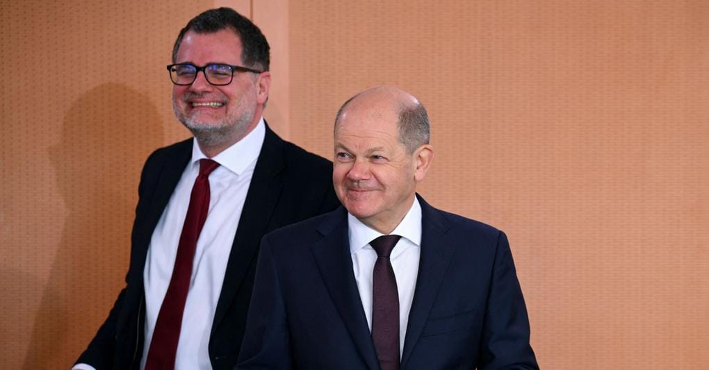 Olaf Scholz con il ministro degli Affari speciali Wolfgang Schmidt 