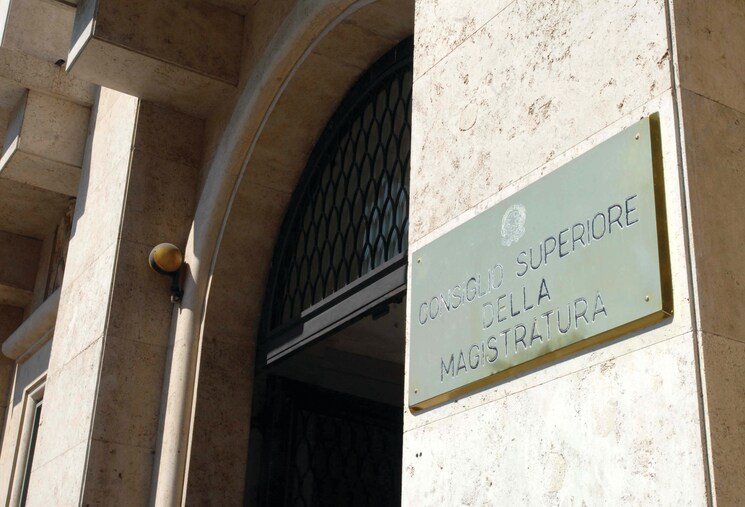 Csm, ok alla tutela dei giudici di Bologna sui migranti