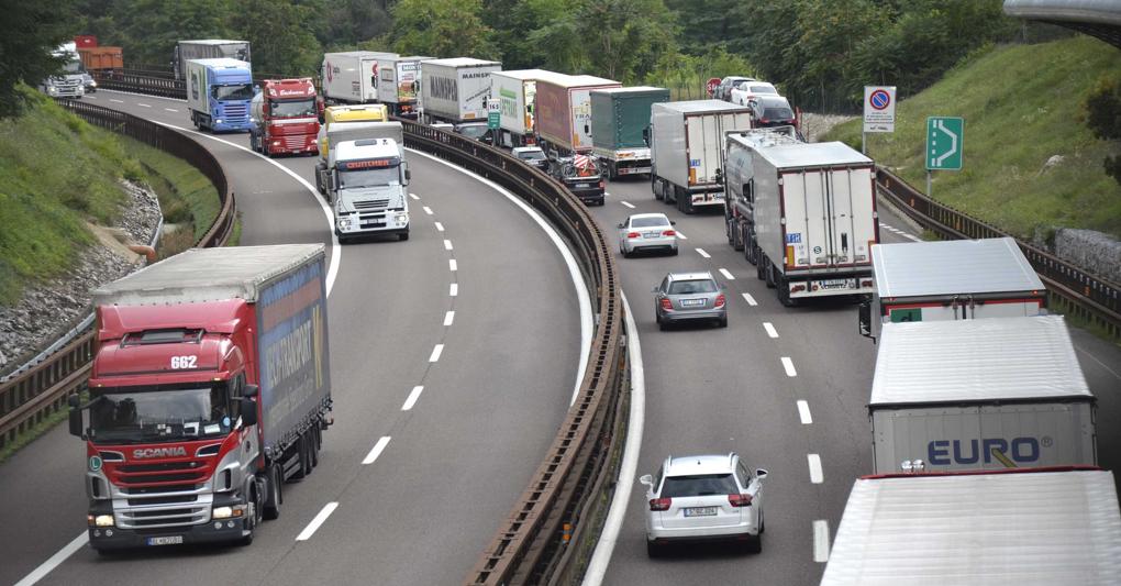 Trasportatori: danni per 250 milioni dai divieti di circolazione in Ti...