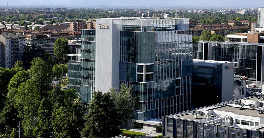 Sede del Sole 24 Ore in viale Sarca a Milano (foto Stucchi) 