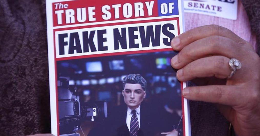 Commissione Ue: contro le fake news servono «etichette» sui contenuti AI
