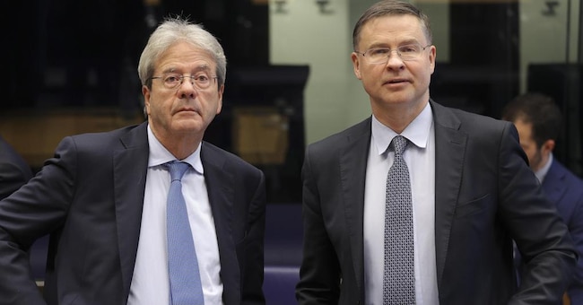 I commissari Ue Paolo Gentiloni e Valdis Dombrowskis - Epa