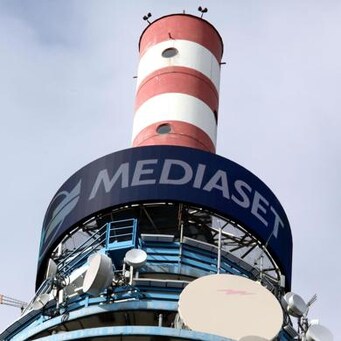 La torre dei ripetitori Mediaset nella sede del gruppo a Cologno Monzese, 4 settembre 2019. ANSA / MATTEO BAZZI
