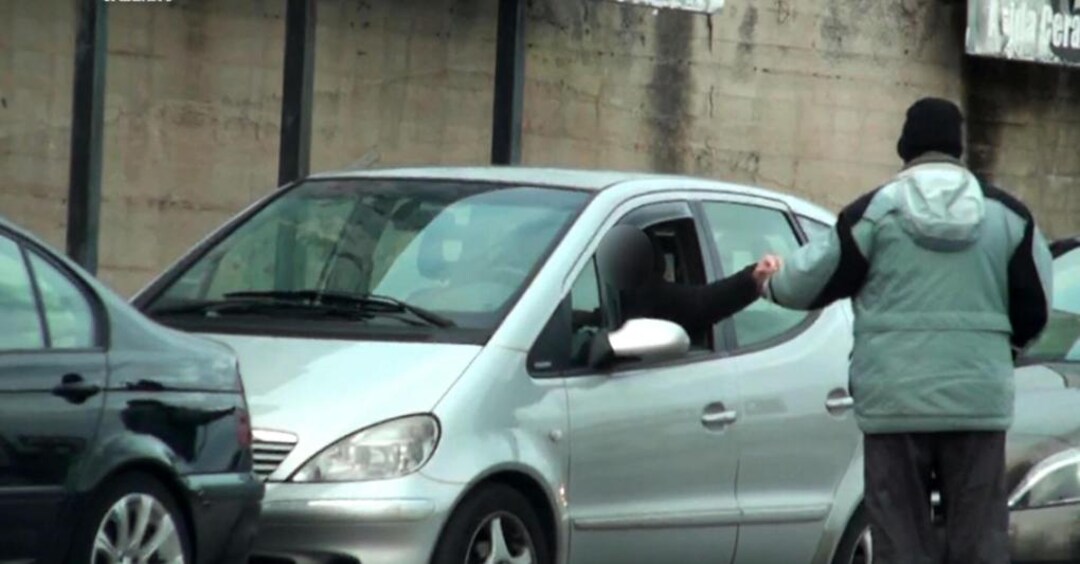 Sì alla foto sul giornale di cittadini che pagano il «pizzo» ai  parcheggiatori abusivi - Il Sole 24 ORE