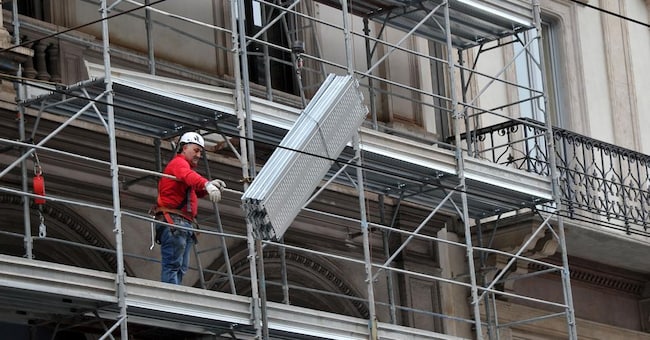 RISTRUTTURAZIONI EDILIZIE RISTRUTTURAZIONE BONUS FACCIATA IMPALCATURA PONTEGGIO IMPALTATURE PONTEGGI EDILIZIA EDILE OPERAIO OPERAI