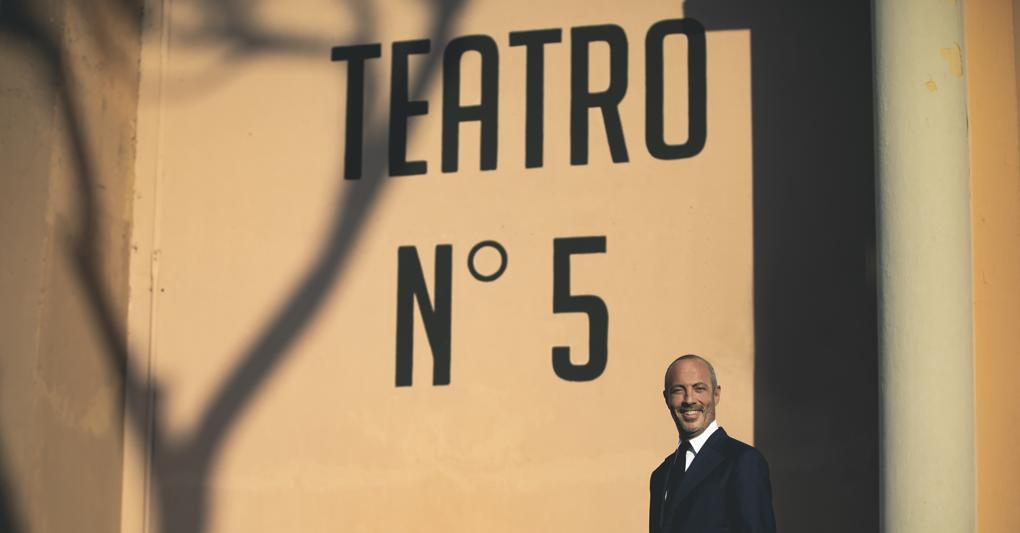 Davanti al mitico Teatro numero 5. L'ad di Cinecittà Nicola Maccanico davanti al teatro più amato da Fellini 
