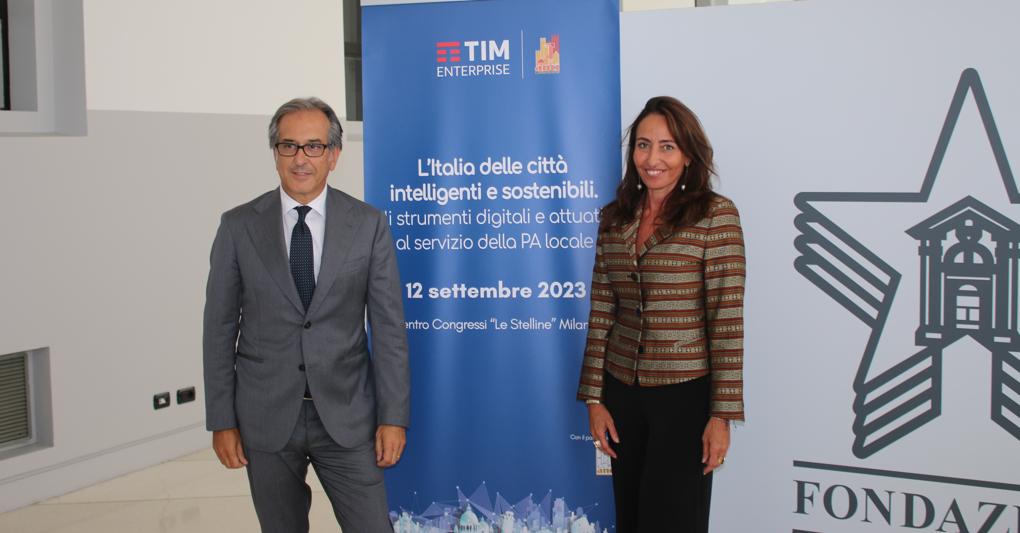 Da sinistra Elio Schiavo, Enterprise and Innovative Solutions Officer di Tim e Antonella Galdi, Vicesegretario Generale ANCI 
