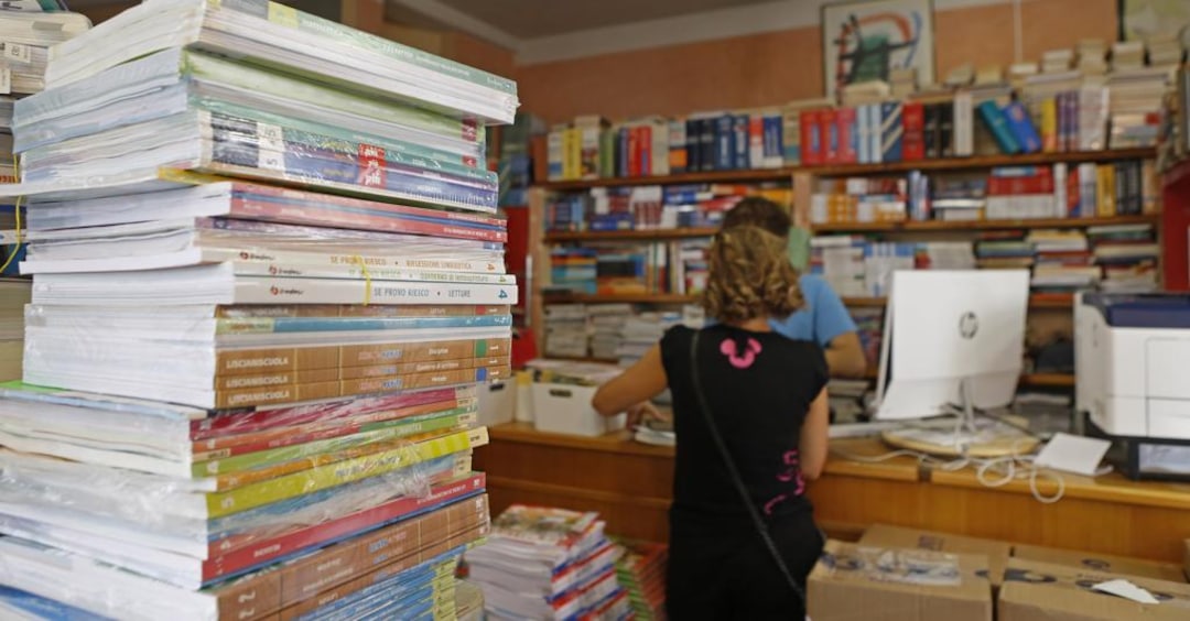 Scuola, indagine: famiglie spenderanno 1,45 miliardi per l'acquisto dei  libri - Il Sole 24 ORE