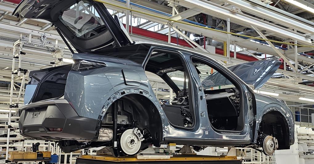 Una E-3008 durante l’assemblaggio nella fabbrica di Sochaux 