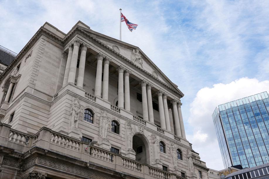 Bank of England leaves interest rates unchanged at 5.25%