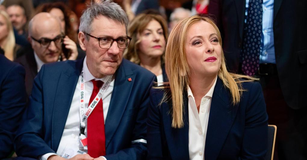 Il segretario della Cgil Maurizio Landini con la premier Giorgia Meloni al congresso Cgil del 17 marzo scorso 