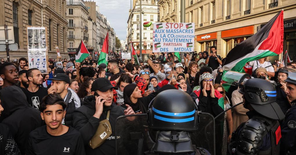 Manifestazione pro-palestinese a Parigi nonostante il divieto del governo (Afp)  