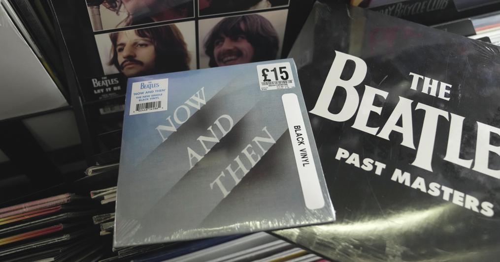  Il nuovo disco dei Beatles (qui in vinile) 
