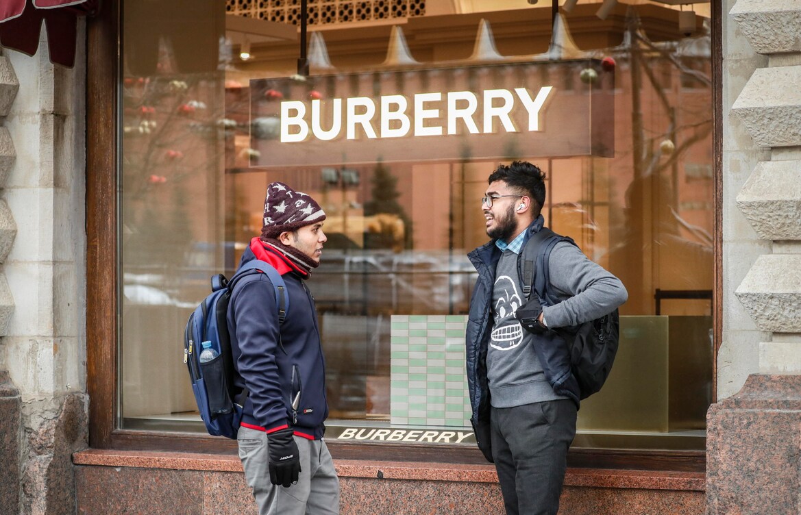 Moncler debole con la frenata del lusso, pesa il tonfo di Burberry a Londra