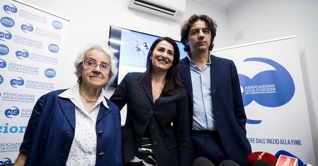 Mina Welby (a sinistra)  con Marco Cappato
