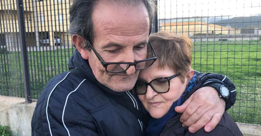 Beniamino Zuncheddu  abbracciato alla sorella Augusta (Ansa) 