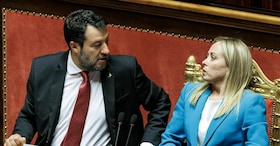 Meloni oggi al consiglio europeo: fa da mediatrice tra Bruxelles e Orban ma ha alle costole l’anti-Ue SalvIni 