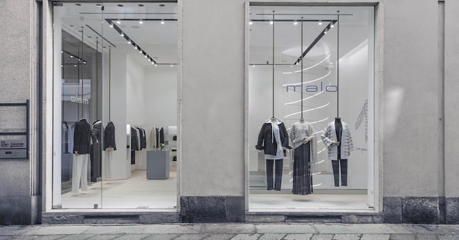 Le vetrine della nuova boutique Malo in via della Spiga a Milano
