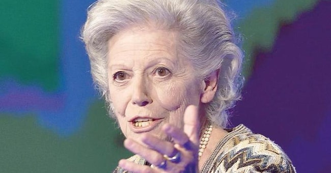 Amalia Ercoli Finzi si è diplomata con il massimo dei voti in un liceo scientifico di provincia, per poi iscriversi al Politecnico di Milano. Dopo la laurea nel 1962 ha iniziato la carriera accademica per diventare professoressa ordinaria solo nel 1994. È consulente di Asi, Esa e Nasa in diverse missioni spaziali.