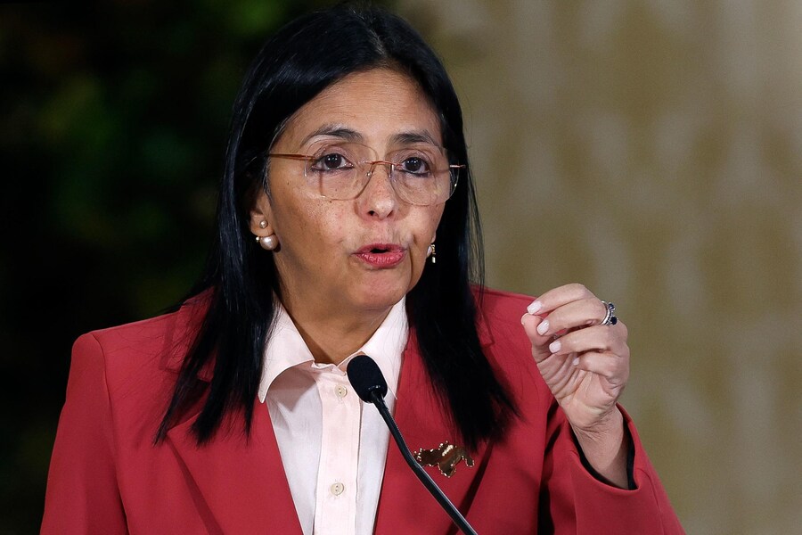 Delcy Rodríguez, vicepresidente del Venezuela. La Corte Suprema del Venezuela le ha ordinato di assumere la carica di leader ad interim del Paese dopo che gli Stati Uniti ha arrestato il presidente Nicolas Maduro (Afp)