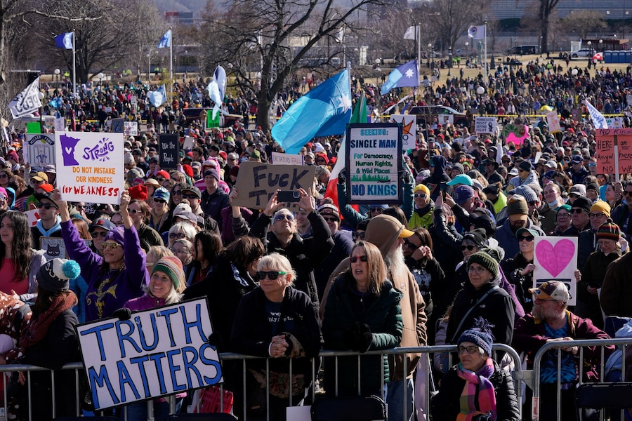 SENSITIVE MATERIAL. THIS IMAGE MAY OFFEND OR DISTURB Demonstrators hold placards as they congregate at the Minnesota State Capitol during a "No Kings" protest against U.S. President Donald Trump's administration policies, in St. Paul, Minnesota, U.S., March 28, 2026. REUTERS/Erica Dischino (REUTERS)